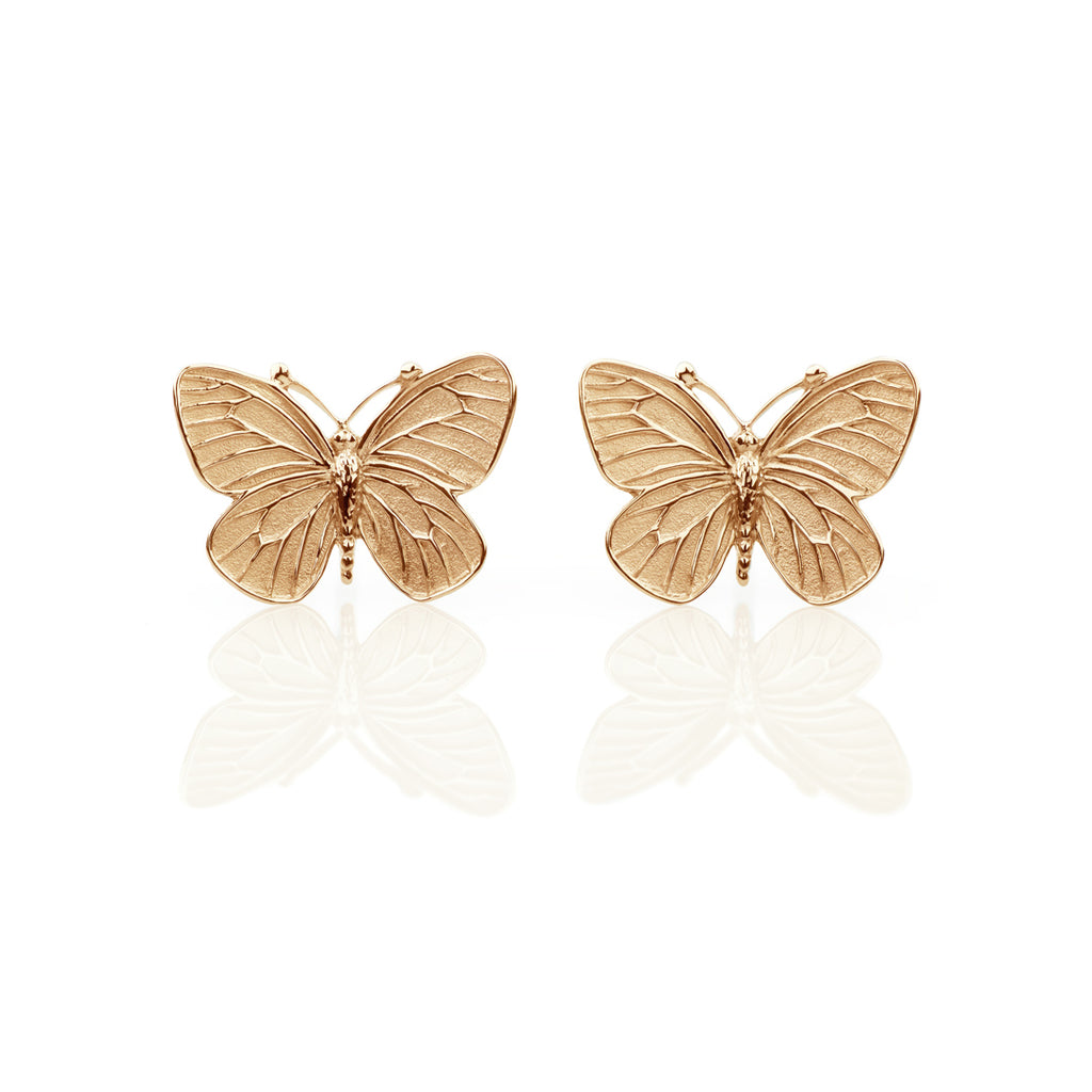Schmetterlings-Ohrstecker "Kleiner Goldling" in Roségold auf weißem Hintergrund